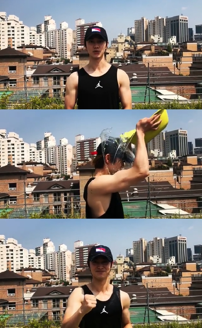 Actor Kwak Dong-yeon joined the Ice Bucket Challenge.On the 31st, Kwak Dong-yeon said to the Instagram, I once again participated in the Ice Bucket Challenge as a point of the sword.Seven years after the establishment of the Seungil Hope Foundation, it is said that the construction of the first Lou Gehrig nursing hospital in Korea is successfully proceeding with the efforts of many people.I need support and attention from many people until it is completed. The video shows Kwak Dong-yeon participating in the Ice Bucket Challenge.In the video, Kwak Dong-yeon explains the purpose of the Ice Bucket Challenge, points out actors Yoon Park, Kim So Hyun and Dohee as the next runners, and turns the water coolly.Kwak Dong-yeon laughed brightly even after receiving the water and cheered White.Meanwhile, the Ice Bucket Challenge was first launched in the United States in 2014 to raise interest in Lou Gehrigs disease and raise donations.With a movement that shares video footage of the ice water being turned over, the 2018 Ice Bucket Challenge was started by Sean.Photo = Kwak Dong-yeon Instagram