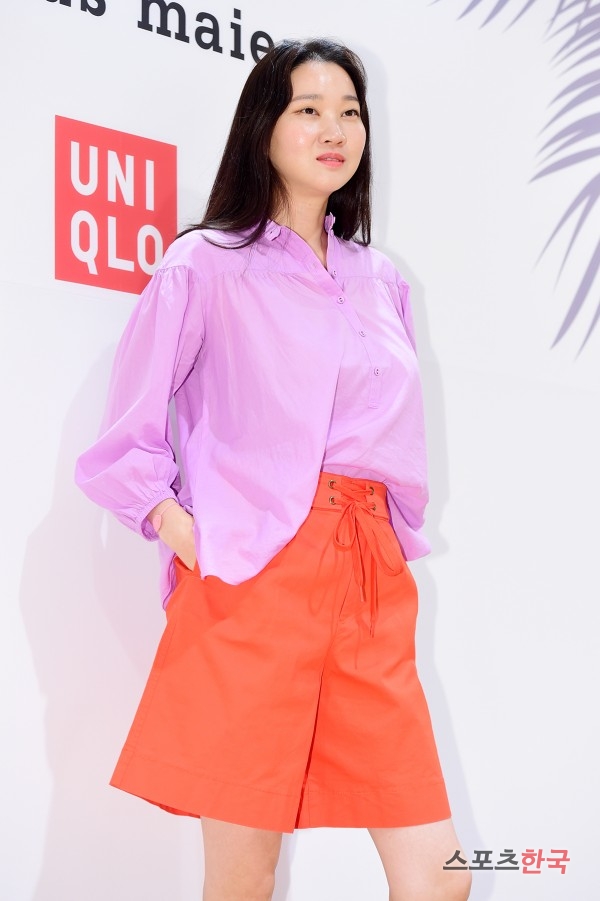 Jang Yoon-ju is attending a photo event held at Myeongdong Central Store in UNIQLO, Jung-gu, Seoul on the afternoon of the 31st.