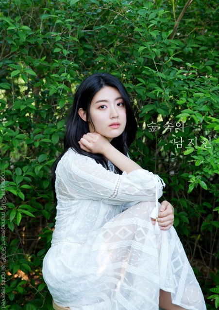 남지현 화보, 숲의 요정으로 변신 푸르르고 싱그럽다