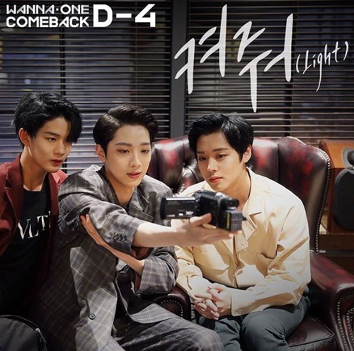 Group Wanna One Park Jihoon, Lai Kuan-lin and Bae Jin Young boasted self-illumination visuals.Wanna One released TITLE TRACK Light Image Cut on its new album Wanna One 1x=1 (UNDIVIDED) through official Instagram on the afternoon of the 31st of last month.Park Jihoon and Lai Kuan-lin Bae Jin Young in the public photos are creating a warm atmosphere.Meanwhile, Wanna One will release a special album 1x=1 (UNDIVIDED) on the 4th.Park Jihoon, Lai Kuan-lin and Bae Jin Young formed the unit Nambawan and are showing off their mature masculine beauty beyond the boyhood.