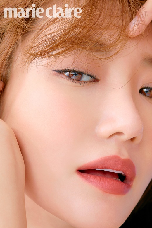 Actor Go Joon-hee pictorial has been released.Go Joon-hee released an interview with Beauty pictorials, which show her charm with clear and charming colors through the June issue of Korean Independent Animation Film Festival.Go Joon-hee in the public picture showed a new MLB Make up with fascinating eyes and vintage orange lips.He showcased his Make Up, which showcased his white linen jacket and a subtle sexy look that matched his slightly wet hair.More pictures of Go Joon-hee can be found on the Korean Independent Animation Film Festival June issue and the Korean Independent Animation Film Festival website.