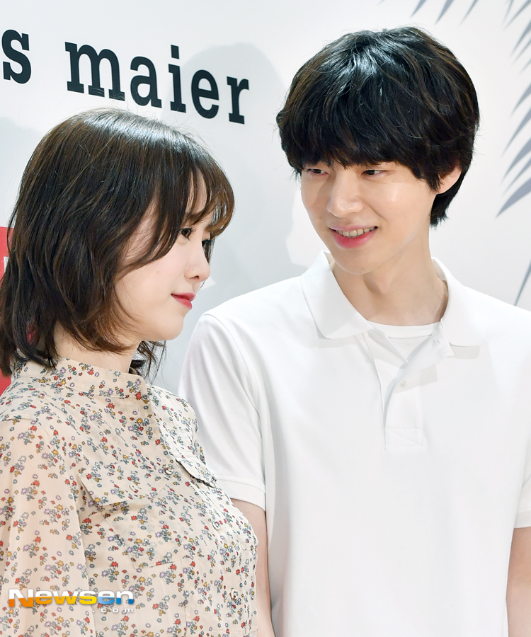 Uniqlo The first Resort wear collection was launched on May 31 at the center of Uniqlo Myeongdong, Chungmuro, Jung-gu, Seoul.The couple, Ku Hye-sun Ahn Jae-hyun, attended the photo event.Jang Gyeong-ho