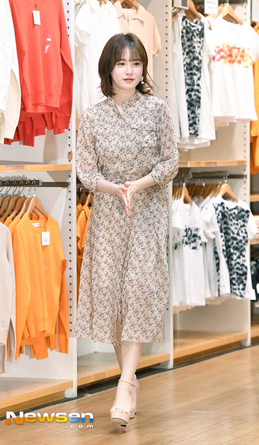 Uniqlo The first Resort wear collection was launched on May 31 at the center of Uniqlo Myeongdong, Chungmuro, Jung-gu, Seoul.Ku Hye-sun attended the photo event.Jang Gyeong-ho