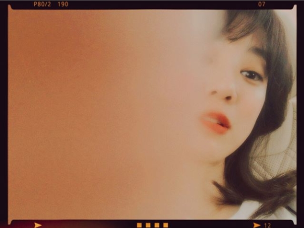Actor Jung Ryeo-won has released a unique Selfie photo.Jung Ryeo-won posted a photo on his instagram on June 1 with an article entitled Left right.The picture shows Jung Ryeo-won, whose left and right faces are the only ones, and Jung Ryeo-wons innocent beauty, which remains unchanged even though only half of his face is out, catches his eye.Jung Ryeo-wons colorful expression, which crosses comic and faint, gives a smile to the viewer.The fans who responded to the photos responded such as My sister is so beautiful, I am enjoying the oily melody and This Hair style is very exciting.delay stock