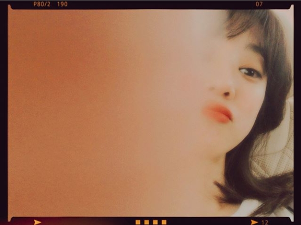 Jung Ryeo-won, even if only half of them come out, Actor Jung Ryeo-won has released a unique Selfie photo.Jung Ryeo-won posted a photo on his instagram on June 1 with an article entitled Left right.The picture shows Jung Ryeo-won, whose left and right faces are the only ones, and Jung Ryeo-wons innocent beauty, which remains unchanged even though only half of his face is out, catches his eye.Jung Ryeo-wons colorful expression, which crosses comic and faint, gives a smile to the viewer.The fans who responded to the photos responded such as My sister is so beautiful, I am enjoying the oily melody and This Hair style is very exciting.delay stock