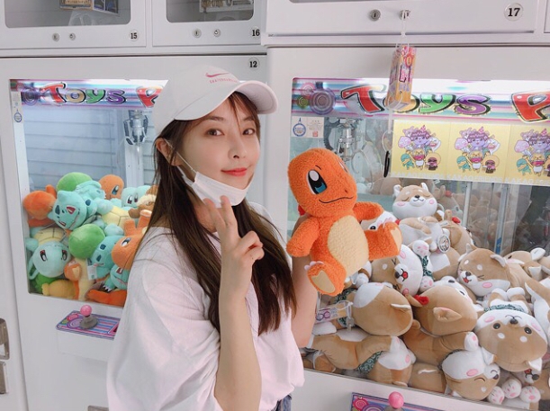Actor Jung Yu-mi falls in love with Prize ClawJung Yu-mi posted a picture on his instagram on June 1 with an article entitled Addiction.Inside the photo was a picture of Jung Yu-mi with a Pokemon (cartoon character) doll; Jung Yu-mi poses V, smiling proudly.Jung Yu-mis slender legs in the whole body photograph capture the attention.The fans who saw the photos responded such as You resembled me, twisting, cute, and Give me one.delay stock