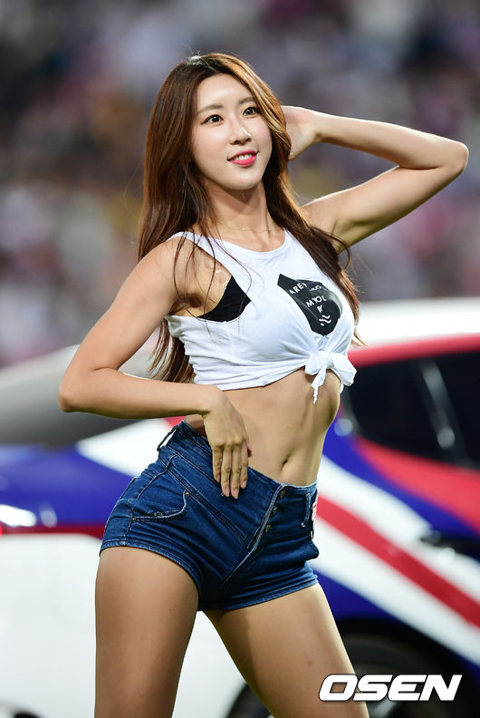 사진]KIA 최미진 치어리더,'시원한 안무로 무더위 날려'