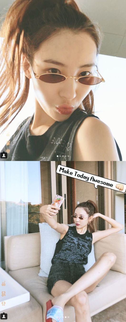 Singer Sunmi showed off her charm with a hip swag that she could not tolerate.Today, one day, Sunmi released a photo through her personal Instagram account.In the photo, Sunmi wore cool sleeveless and hot pants as if he were conscious of the hot weather, and Hair also tied up high to reveal a youthful image. Especially, he showed a unique hip fashion wearing unique egg-shaped sunglasses that can not be matched by anyone.Especially, it has a fascinating expression with a natural charm that is unpretentious, and it made many male fans excited.On the other hand, Sunmi appears on JTBC4 Secret Sister at 8:30 pm today, which is also broadcast live on V LIVE and JTBC4 channels, attracting the attention of fans.Sunmi Instagram capture