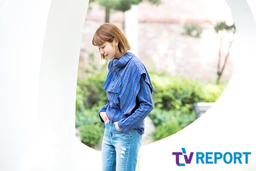 Actor Uee poses at Interview withUee has recently played the role of a career woman, Han Seung-ju, in the end MBC Deryls Husband Ojakdu.Uee superior proportionUee sincere smileUee pictures even if youre still thereUee lovely charm spoutUee beautiful look artisansUee splendid smileUee lovelyUee shy smileUee sighted at a distanceUee I cant help butUee beauty of atmosphereUee Visual with Gamtan