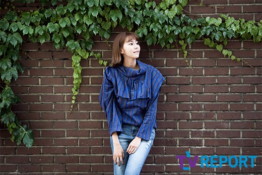 Actor Uee poses at Interview withUee has recently played the role of a career woman, Han Seung-ju, in the end MBC Deryls Husband Ojakdu.Uee superior proportionUee sincere smileUee pictures even if youre still thereUee lovely charm spoutUee beautiful look artisansUee splendid smileUee lovelyUee shy smileUee sighted at a distanceUee I cant help butUee beauty of atmosphereUee Visual with Gamtan
