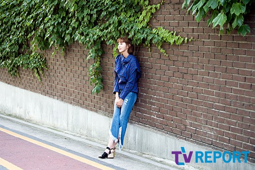 Actor Uee poses at Interview withUee has recently played the role of a career woman, Han Seung-ju, in the end MBC Deryls Husband Ojakdu.Uee superior proportionUee sincere smileUee pictures even if youre still thereUee lovely charm spoutUee beautiful look artisansUee splendid smileUee lovelyUee shy smileUee sighted at a distanceUee I cant help butUee beauty of atmosphereUee Visual with Gamtan