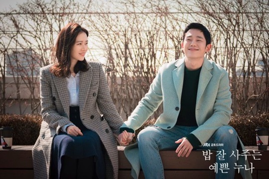How realistic can love in Drama be? No matter how much reality you stand and reflect, fantasy must exist.JTBCs Bob Good Sister (playplayplayed by Kim Eun and directed by Ahn Pan-seok) was different recently.The love affair between Yoon Jin-ah (Son Ye-jin) and Seo Jun-hee (Jung Hae In), who had been living as just knowing was real.Son Ye-jin, who plays the role of Yoon Jin-a, realistically depicts the grievances of work life, the difficulties of love, and various troubles from the relationship felt by women in their 30s.After the Shark broadcast in 2013, the return of the house theater for five years was successful.I didnt have to create emotions while acting, it was a story that was once in reality, so every person understood, and I loved them.Director Ahn Pan-seok gave me a heavy load. (laughing) I also heard the idea of Why do you make repeated mistakes?But there was the saltiness of Jinas immatureness, and she saw me in the same way of repeating the same mistakes, and she didnt want to try to wrap it up.When youre as mature as youre sick and as old as you are, everyone should be, and theyre never, but theyre more immersed, and I wanted to empathize and impress in some way.I looked a lot of pictures. I and Mr. Haein looked alike. We were in the same group, by type.So I think you think its a good fit, Haha.Ill hand it over to Mr. Haein, Son Ye-jin laughed at the reporters rather mischievous joke, Is there really any chance of (becoming a lover)?Ive been respected by coach Ahn Pan-Seok. He says Mr. Yejin to me. All the staff respect him, but its not easy.It was a ridiculous scene. I wanted to be a good person, too, from the sidelines.But I was always the youngest to go anywhere, and in a blink of an eye, this happened. Haha.star Cho Hyun-joo JTBC