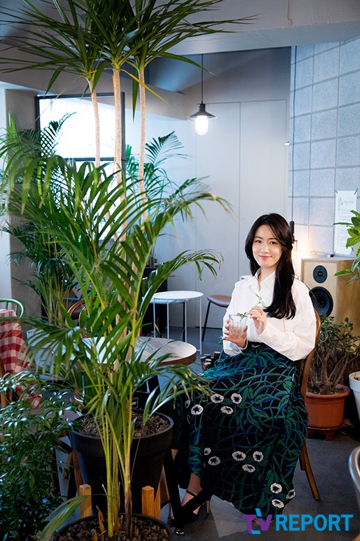 Actor Hyoyoung poses in an interview with him.Hyoyoung played the role of Yoon Na Kyung, wife of Sung Ja-hyun and Jinyang Sejo of Joseon in the recently-released TV drama Sejo of Joseon - Drawing Love.Hyoyoung Beautiful looks KonyasporaHyoyoung visuals full of maturityHyoyoung long straight-haired herHyoyoung still has a pretty faceHyoyoung Holic on Clear Beautiful LooksHyoyoung a standout charm spotHyoyoung fascinational atmosphereHyoyoung Lights in Beautiful LooksHyoyoung Self-illumination Beautiful looks