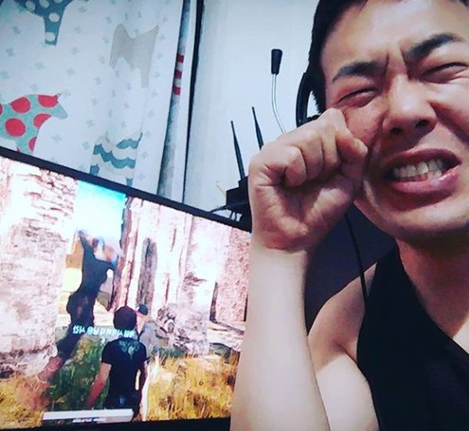 Kim Min-ki, Hearts 뿅뿅 is a computer company .. Queen Mama Sung Eun is a ghost <p>On the 3rd, Kim Min-ki gave a picture along with his phrase My love heart Pyeongyeon is computer chief referee ..... Queen Sung Eun Mang Kuha opnida .... Was posted.</p><p>Kim Min-ki is appearing on tvN Comedy Big League.</p><p>Kim Min-ki and Gag Woman Hong Yoon Hwa have Ejong married this November.</p>