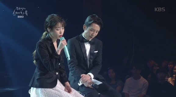 IU expressed her feelings of being invited to the 400th special edition of Sketchbook.KBS 2TV You Hee-yeols Sketchbook broadcast on June 2 was featured 400 times.Yoon Jong Shins transfer IU Hyukoh Dynamic Duo 10cm Jo Hyun-a Melomance Oh Yeon-joon attended.In particular, You Hee-yeol said, I made a reservation three months ago to invite IU. The IU said, I was very busy.Today is the official last schedule, he said. I will go on vacation from tomorrow. kim myeong-mi