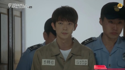 Choi Min-soo has Lee Joon-gi on top of his uncle, Ahn Nae-sang Raw Justice.In the 8th episode of TVNs weekend drama Lawless Lawyer (playplayed by Yoon Hyun-ho/directed by Kim Jin-min) broadcast on June 3, An Oh-ju (played by Choi Min-soo) put an Innocent Man on Bong Sang-pil (played by Lee Joon-gi).Ha Jae-yi (Seo Ye-ji) did not recognize his mother, Roh Hyun-joo (Baek Joo-hee), who returned to life after 18 years, and Roh Hyun-joo shed tears without her daughter, Ha Jae-yi, in front of her.Choi For Heroes (Ahn Nae-sang) met after learning that Roh Hyun-joo, who was involved in the death of his sister Choi Jin-ae (Shin Eun-jung), had returned.If you can live with your husband and daughter, you can do anything, Roh told For Heroes.In the meantime, Cha Moon-sook (Lee Hye-young) asked Ha Jae-yis father Gi-ho Ha (Lee Han-wi) to release Ha Jae-yis lawyers disciplinary action to go into the Seoul large law firm he introduces.Cha Moon-sook was stretched by the relationship between Ha Jae-yi and Bong Sang-pil, and Gi-ho Ha shouted, I will go up.Gi-ho Ha forced her daughter Ha Jae-yi to a large law firm, and Ha Jae-yi said, Chief judge, Dad is not the person he thinks.The case of my mother, it was all made by the second judge. Ha Jae-yi packed up and ran away that night.In the meantime, Ahn Oh-joo made a tail-cut of Son Sung-sik, and donated the Oju Group to the Cha Byung-ho Foundation,I cut my arm, so I have to do something. I am a very precious person to Bong Sang-pil.Stop it, Blackmail – Cinémix Par Chloé said, and Bong asked his uncle, For Heroes, to keep him safe.Bong also promised Chun Seung-beom (Park Ho-san) to create a new case.Nam Soon-ja (Yong Hye-ran) found out that Cha Moon-sooks chiropractor had leaked information to An-oh-joo, and he sought a new chiropractor, and Roh Hyun-joo was hired.I said, Listen to your head. I made tension, but I did not know Noh Hyun-joo.At that time, Bong Sang-pil bought Hajae and flowers and headed to the park, and celebrated his mother, Roh Hyun-joos birthday, which Hajae wanted to take care of.An Oju told For Heroes, Bong Sang-pil should take you up to Seoul. Blackmail – Cinémix Par Chloé, and Choi For Heroes refused, It is a solution to see your invoice.He injected the drug that did not come to Choi, and Choi Heroes fell.An Oju tried to manipulate Chois suicide, and Choi said, Dont come, its a trap, but Bong ran to save Choi For Heroes.For Heroes was on the verge of a fall, hanging from a string.Im already late, said For Heroes, although Bong said, and youre going to die. But Bong said, I ran away when my mother died.Im not going to run away again, she cried, but for Heroes said, Dont take revenge if I die. Be a good lawyer.I am happy, he said, leaving Bong Sang-pils hand and falling.Yoo Gyeong-sang