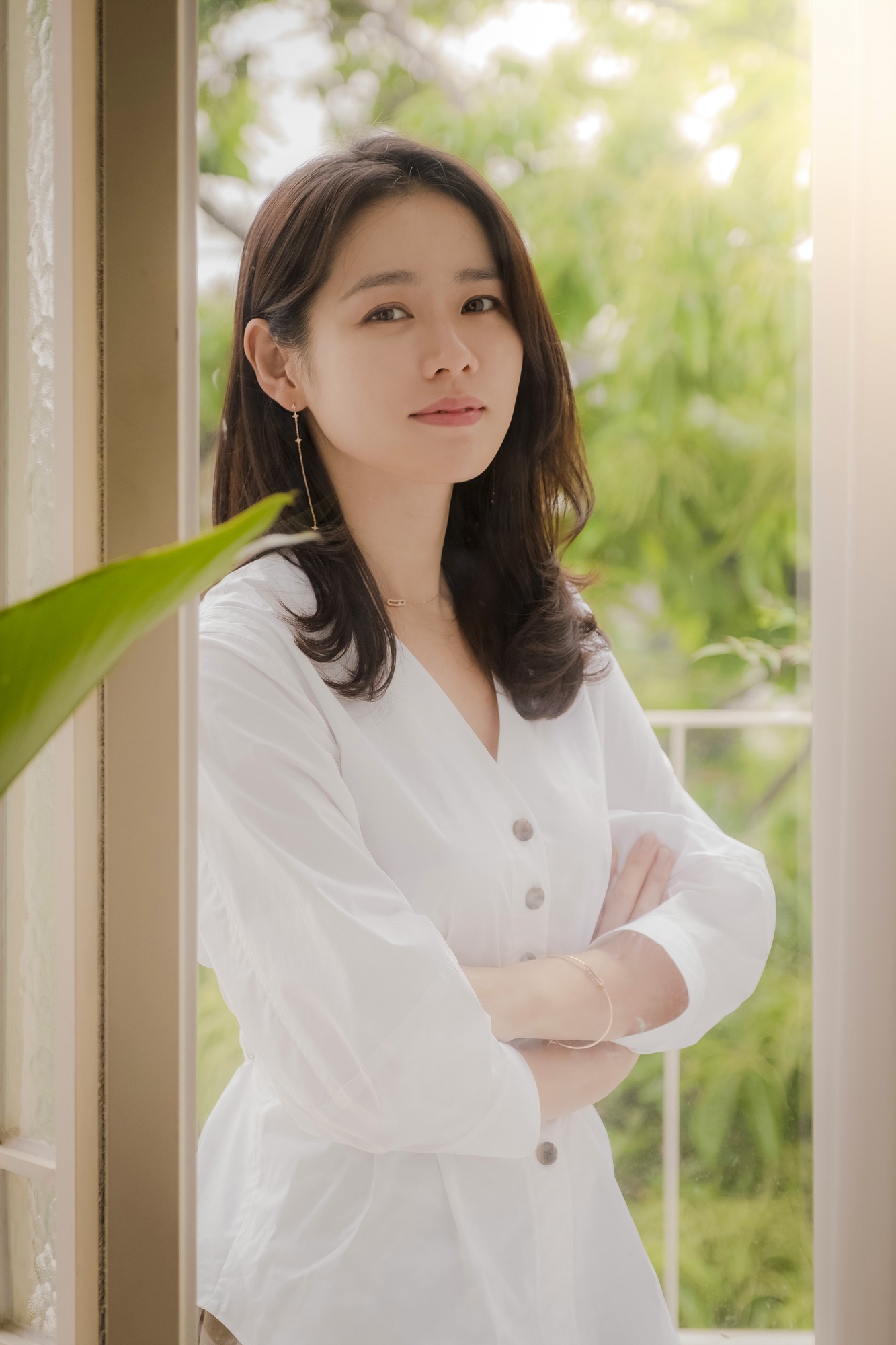 Many viewers complained when the early Jin-ah (Son Ye-jin) of JTBCs Bob-Savoury Sister and Jun-hee (Jeong Hae-in)s Pumpy and Al-Kong-dal-kong love god ended too soon.One of the biggest complaints of viewers, especially, was the frustration of the character Jin-ah.In fact, Im not quite sure what the character Jin-a is like, as the person (laughing) Son Ye-jin is not yet familiar with Son Ye-jin.Jina seems to be a good Savoie person, and Jina was the one who did not want to hurt anyone even though Jinas Choices may have hurt someone.Jina doesnt talk candidly, though she would have been more comfortable to be honest. The characters weve seen grow rapidly through pain.Thats what we want to see, but Im not sure if one person actually grows so big, living and loving.I thought it was human to repeat the same mistake. Jina is a person who has been growing for 16 parts. Maybe she came back from Jeju Island and became harder?I think (the director and the writer) wanted to talk about love ending without clearly recognizing the end of love; usually the works show more clearly.This is why it hurts, it hurts, and it finally breaks up. It is so concrete that Junhee and Jina are over without knowing when to end.When we love and break up, the day we said Lets break up isnt the day we broke up soon - the cracks are starting, and this Drama showed it well.I did not fall in love with the other person, but it felt very sick and realistic to end up doing different Choices. Jinah is real... so sad.- The reason for unrealistic was controversial because Jin-ah was kneeling. It is said that it is true to kneel down to allow love in front of parents.One of your acquaintances is a woman in her mid-thirties who said she was crying when she tried to speak out in front of her parents while she was dating against the opposition of the family.I thought it would be a good story. Jina could not shed tears. - Eventually, many viewers expressed regret at the end of the resignation. Yes. The reality is so. I was so sad to hear that story.Legally, it takes years for the workplace and Victims to fight, and in the meantime Victims often collapses.The director said, Jinah lasted for this time. It is hard to tell how painful the moment Jina went to resign was.- There is a change in Son Ye-jin as he Acts the character Yoon Jin-ah. The visibility has become wider.The character in the drama throws the ambassador, but I want to let the viewers know that there are various situations, not just the ambassador, and I want to express it as an actor.But Jina had many points that she could not express, and there were situations where she could not talk about it, and she seemed to have had a new experience when she met Jina. - Son Ye-jin seems to be having similar troubles with Jin-ah when he looks at Jin-ah. What do you think when Son Ye-jin looks at Jin-ah?Im a lot of Savoie honest, so even if your opponent is hurt, Im honest. Honestness may be selfish, but it can be an advantage.On the other hand, Jina is a swallower, so it is not until 16 times that Junhee tells his story, Do you know how I lived?There were moments when that was salty and in some ways I wanted to do these Choices too.- Son Ye-jin said that he was honest, and Jin-a said he swallowed. But did Jin-ah take the hand of Jun-hee under the table first?The scene was an improvisational ad-lib: Savoie is rare when a director gives specific instructions on the spot; the action line is tailored naturally according to the circumstances.I didnt think of it at home, and when I came to the scene, I grabbed my hand and drank bottled beer. I dont think Id actually be able to Oh! What if the other person shakes it off.Acting is risking his life.- Director Ahn Pan-seok once compared Son Ye-jins Acting to Muhammad Ali, saying that the scene coming to the filming scene to act is like a boxer on the ring. (laughing) actors will have different ways of mind control, each one of them might say, Where is that? but I sometimes want to say, Am I too spooky?Its funny and amazing when you talk about it. When I take an important god, I wash my hands in the bathroom and think about it.I feel what it will be like to disinfect my hands before the surgeons do the surgery, and when I wash my hands and go to the scene soon, I have to take the god.No one helps me on the spot. I have to fight alone, thoroughly and alone. I was always surprised that the coach had said it.When Im on Acting, I feel like Im risking my life in a way, this is all I really am, so I try hard, it happens: Lets work hard!Its not, its making you work hard.- The first criterion for Choicesing scenario is also new? Yes. I did not try.Even if it is the same genre, I want to continue to do stories that I have not done, characters that I have not dealt with. - Son Ye-jin has a equation called Meloquin. What do you think of it? I think Ive done melodies for a long time.The orthodox melodrama, which was the first time since the Eraser in My Head, had been more than a decade and had recently been the melodrama of Shark, but Shark was a Drama that showed more different things (than Melo).I felt like I had taken a melodrama for a long time, and then I did this drama. Later, I would like to shoot movies like The Bridge of Madison County and Hwa Yang Yeonhwa.Acting risked his life... and no ones helping me.