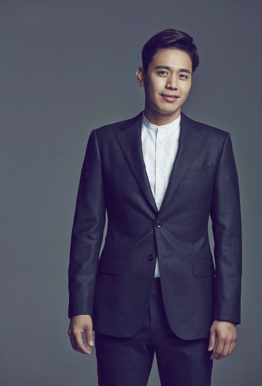 Musical Actor Son Jun-ho has revealed his happy family life with his wife and son and plans for this year.Son Jun-ho married his 8-year-old colleague Actor Kim So-hyun in 2011 and got his son, Hyon Jiu-ni.The three people appeared on SBS childcare entertainment Oh! My Baby which was broadcast between 2014 and 2016, and received great attention from viewers.In particular, the young son of Son Jun-ho So-hyun, the son of the son Jin Jiu-ni, showed his amazing English skills and smartness.There were quite a few opinions that I should receive gifted education in an exceptionally brilliant way.My son, Hyun Jyu-ni, once had a gifted test at the institution, when the test results came in at the top 0.01%.At that time, he said that if he did not develop it around him, he could disappear. The age of the current Hyun Jyu-ni group is seven years old and will enter elementary school next year. As soon as he becomes a parent, there is a time when he has to seriously worry about his sons education.Son Jun-ho said: I havent had any special education since the gifted test; I want to let him do what Hyon Jiu-ni wants to do, and I want to help him experience it.And I want to raise him in a normal way. My grandfather and grandmother took care of me if we were really busy.Parents want to raise them themselves, and the joy of their children is great in the process. Son Jun-ho played in musicals Empress Myeongseong and The Three Musketeers only in the first half of this year.In Empress Myeongseong, he played the role of Wu Ding, and he met with his wife Kim So-hyun, who was divided into Empress Myeongseong.It is not common for a couple to play a couple in a large musical, he said.Ive been in a series with my wife in the past, but not my partner, and I was actually offered a casting, and I hesitated because I didnt seem to fit the range of Wu Ding and my range.But the production company asked me to find a good contact point, and Sohyeon said it would be better to try it.It was an optimized character because it reminded us of Wu Ding and Empress Myeongseong in the musical which is a genre that fits well with us. When the couple came to the same work, when they went back after practice, when they moved in the car, when they went home, it was an extension of practice.If there was no Mr. Sohyeon, Empress Myeongseong would not have done so. Son Jun-ho, who finished the 10th anniversary of The Three Musketeers Seoul performance and left a local performance, said he wanted to challenge various fields if opportunities such as drama, film, and entertainment came.Son Jun-ho said, We will perform The Three Musketeers until July, and Empress Myeongseong until August.There is also a work that auditioned, and it feels good. (Laughing) So Hyun and talk concert are also scheduled.I want to do my best without making mistakes, and if it accumulates, I think it will come back to good results later. Provide the Cyders HQ, Kim So-hyun Instagram.