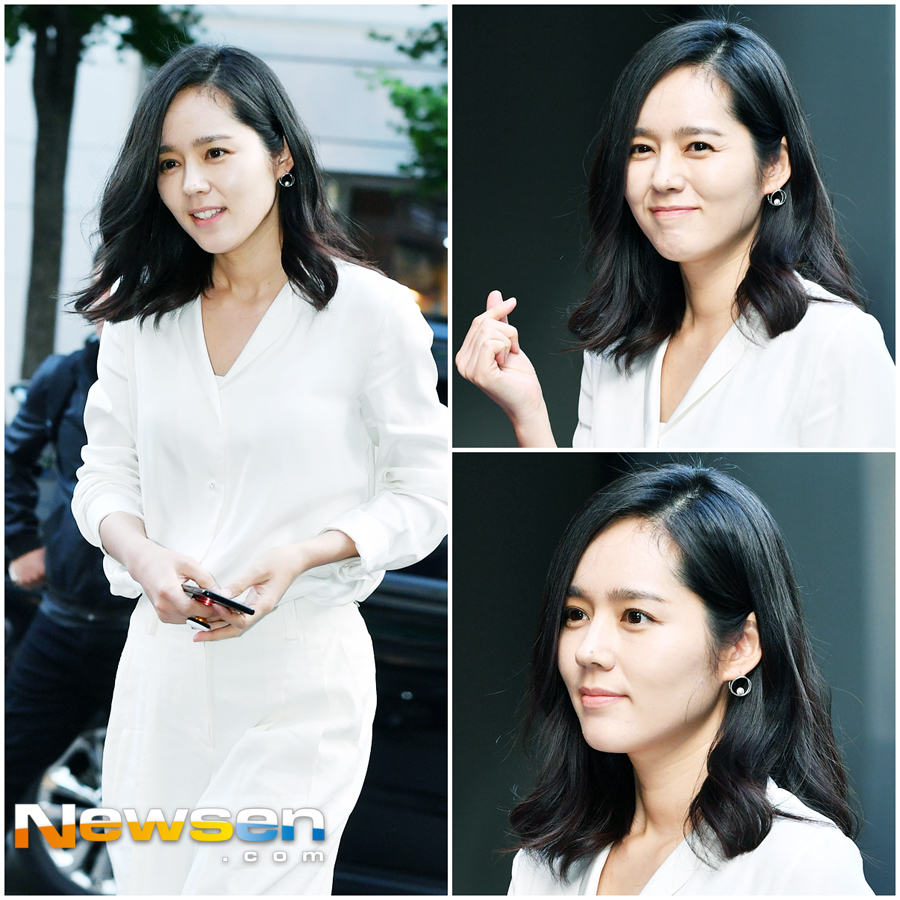 The OCN weekend drama Mistresses Party with staff was held at Mokwoo Village Garden in Yeouido, Seoul on the afternoon of June 3.Han Ga-in attended the party with staff on the day.Meanwhile, Mistresses is a mystery-sensual thriller about the twisted relationships and psychological anxiety of four secret women and men involved in them.Jang Gyeong-ho