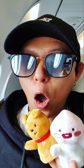 Singer Tony Ahn has gone on a solo Germany tripTony Ahn took to Instagram on June 4 to say, Tonys mileage trip two!!!! a birthday present for the first time in earth and life... Buy a business-class round-trip ticket for 120,000 miles!!!Total flight time 33 hours 55 minutes. Where should I go ~ Me alone first European trip to leave without knowing where to go without any plan!Im shaking. I mean it...Now I think Im going to be lonely, and I also have Apache and Proto Junction. First, Frankfurt!!!But just before takeoff, the crew came to me and called my name too loud, and I was surprised to find me in a hurry. I was mistaken. What...The photo, which was released together, shows Tony Ahn boarding the plane and taking a selfie with an Apache Protho Junction character doll.Tony Ahn recently made headlines by releasing photos of himself enjoying a trip to Japan alone via Instagram, and attention is focused on which episode he will release during his trip to Germany.hwang hye-jin