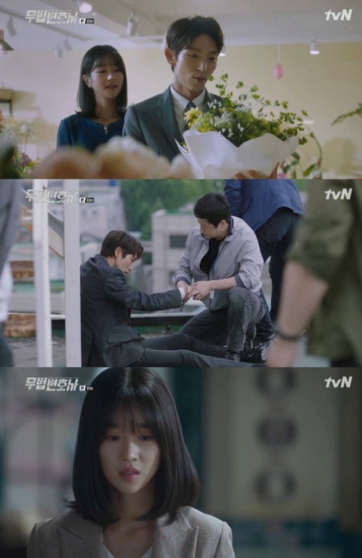 Lee Joon-gi has heightened tensions as he hits Danger amid a swipe-gay charm that impresses Seo Ye-ji.On the 3rd, TVN Lawless Lawyer depicted the story of Bong Sang-pil (Lee Joon-gi) being put in a Danger of Desperation.Bong Sang-pil pleased her by presenting Ha Jae-yi with a dress and shoes, and then he and Ha Jae-yi found a flower shop and she thought she was going to confess to herself.Bong took her to the park. Bong announced that this was Jays mothers birthday, and she looked clunky.Bong Sang-pil put a candle on the cake and Jae-yi kissed Bong Sang-pil, who remembered and celebrated his mothers birthday.Bong said, Dont worry about anything, Ill keep you, so if anything happens, I will run. He expressed his love for Jay.However, Bong Sang-pil was put in a big Danger on the day, when Ahn Oh-ju (Choi Min-soo) killed his uncle, Choi For Heroes (Guidance Award).Choi Heroes refused to say that he should take Bong Sang-pil to Seoul, and An-ju ordered Sukgwan-dong (Choi Dae-hoon) to inject him into his body and he lost his mind.At the order of An-oh, Seokgwan-dong dug up the trap and called Bong Sang-pil.Seokgwan-dong, who had hung Choi For Heroes on the roof and waited for Bong Sang-pil to come, cut off the line where Choi For Heroes was tied.Bong Sang-pil tried to pull him up with all his strength by holding the line tied by his uncle, For Heroes.But Choi, For Heroes, said he could get hurt while saving himself, and he had to see his beloved uncle fall and die before his eyes.Detectives appeared in front of the enchanted Bong Sang-pil, and he was using An Innocent Man, the murder of his uncle, all of which was a trap set up by An-o-ju.Ha Jae-yi was shocked to learn that Bong Sang-pil wrote An Innocent Man that killed his uncle.With Bong Sang-pil in the extreme Danger, Ha Jae-yi will be able to save him.