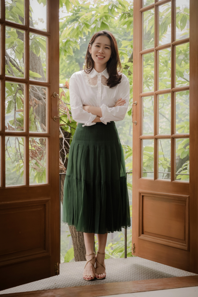 Son Ye-jin has been reading all the books until the sixteenth, and Im going to be a prisoner. Im going to be cursed, but Ill do it.It is about Son Ye-jin, director of Ahn Pan-seok, who directed JTBCs Bob-buying pretty sister.Ahn wrote the expression cultural asset about Son Ye-jin, saying I have a good head and I have a good head.Son Ye-jin is a good-headed, well-acted, communicative master, and so is his way of saying: He has expressed his consideration and appreciation for his opponents in detail.It is not an unconditional compliment. There is no word for clouds. But the expression is soft.The coach didnt close-up. Its high-definition these days, so its a burden to go to Part 16.There are many two shots, One Shin One cut is one rule, and it was amazing and respectable. PDs take close-up, full shot and bust shot in reserve on the set.However, Ahn Pan-Seok PD did not take unnecessary cuts, so there was no overtime work. It is extremely unusual that there was no overtime shooting on the drama.Then he also asked for comment on his opponents role, Jung Hae In (Seo Jun-hee).In a melodrama, melodies are important enough for an opponent to take eight percent of the time. Make the drama immersive and curious.I wanted to talk about love in depth and get help from my partner. Jung Hae In was the first unproven actor to do so.But a scene would have been emotional. It was the way I had imagined it. It was the conclusion I had made after the 16th.Ive never thought about being younger in real-life relationships, but I dont think its bad, and I dont care if Im ten years old and I have depth in my life.Son Ye-jin said that it was good to act Yoon Jin-ah, an ordinary worker, not Yoon Jin-ah, a fantasy in Pretty Sister.Theres nothing special about dating, including cars, theaters, apartment entrances, playgrounds, and so on. Its ridiculous and visual, but even the usual passing space is a great place for them.It is a point that causes a feeling of excitement, and I think it was more sympathetic because it was realistic, not in an unreal space, but in a situation I heard it. In addition to the melodies of Son Ye-jin and Jung Hae In, Pretty Sister also dealt with the social problem of in-house sexual harassment.Yoon Jin-a, who is played by Son Ye-jin, attracted attention in that he is the main character of the MeToo movement in that he is Victims of sexual harassment and workplace dining culture.I dont show MeToo in detail, but there are many things like this, and many times when Victims is having trouble with fighting, and its just been changing. What if Im Jina?It seems to be a transitional period when I think I was in a difficult fight, and I think I was doing it. I was able to deepen my thoughts while Acting Jin-ah, although my beliefs were not firmly caught.Is Jina going to whistle-blower? Jina accused and joined in, but she was confronted with a wall of reality. She was angry.The sticky wommans of same-sex, not reason, were also naturally shown.Son Ye-jin said that when he took a melodrama in the past, such as classic and the eraser in my head, he was trapped in the frame of the character, maximizing emotions in certain gods and shedding tears.Ten years later, I realized that love is not one.The scope of feeling has widened. Love is not the only feeling. I wanted to pursue natural love.Son Ye-jin knows that the moment will end, as he Acts Love, that he loves and ends without knowing that the moment is the end.He made me understand the meaning of the word Hwayang Yeonhwa in life.Its not about we and then cracks happen before that.People say, You cant go to America with Jung Hae In, but Jina ends up in the process of maturing.The questions and conclusions Son Ye-jin obtained from this drama are Is love a moment? I think that love is not just a feeling of reason when married.When you love, you should not regret it. Son Ye-jin asked, What kind of man do you really like? I hope he has a wide heart and a large bowl.