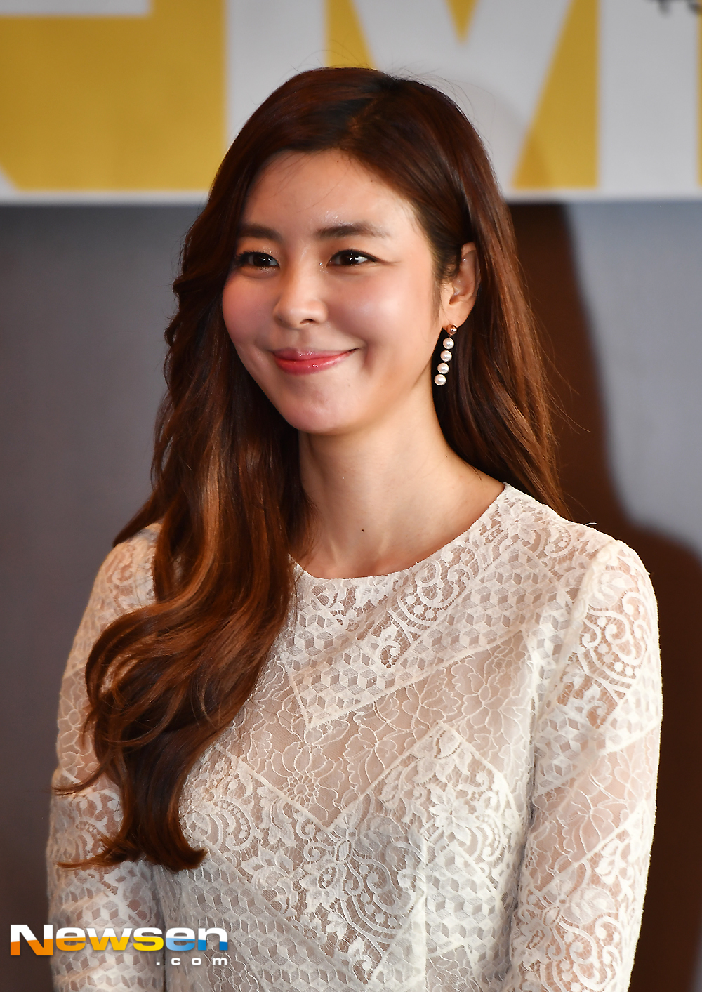 Actor Kim Gyu-ri was appointed as a public relations ambassador on the day.Meanwhile, South Korea Folk Painting Art Fair is the only art fair specializing in folk painting in Korea, which includes works by traditional folk painting artists and various events.expressiveness