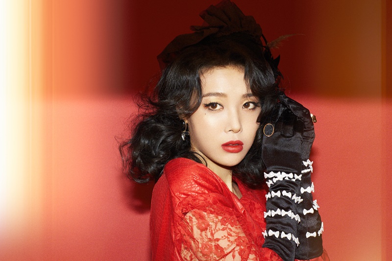 Following interview 1) is Yubin, who opens the second act as a solo singer, but for him, Wonder Girls is an inseparable modifier.Asked if there was any burden on the title Wonder Girls Yubin, Yubin asserted that he was not at all.He defined Wonder Girls as one of the identities of the twenties and part of life.Ive been working as Wonder Girls for ten years and have had a lot of experience, and Ive been with my members and have been happy.Each had a musical color that they pursued, and each person supported each others new The Departure because they had something they wanted to do.I am so glad that the members are spreading their own colors in various fields. (Smile)Wonder Girls was a second generation girl group in Korea that deV in 2007 and enjoyed an era.He has been loved by the whole nation by hitting Tell Me, So Hot, Nobody, and Why So Lonely.He also declared his entry into the United States of America in 2009, which enjoyed the peak popularity in Korea, and wrote a new history with Nobody, ranking 76th on the Billboards single main chart Hot 100.Recently, BTS has been ranked # 1 on the Billboards 200 and # 10 on the Hot 100, and the charm of K pop has been recognized.I heard from BTS people, and I think its so cool. Im proud of being a Korean singer.Ive been working at United States of America, and I know how hard and difficult it is, so its more cool and great.I was really loved so much as I was working as Wonder Girls.Im asked a lot of questions about the performance of this solo activity, and Im trying to focus on showing you the perfect stage rather than being in the rankings.I saw Ye Eun and Sunmi working and I thought I should show my personality well, too, and I think my other members and my other merits are neutral voices.I think you felt nice when you were rapping, and I think that my neutral voice in the vocals can be different to the public.I think I was happy, he said, recalling the last time he had been a singer, and I had a dream early, and I had more experience than my own age.I feel that I am a happy person these days, and I feel that I am a happy person. Yubin, who begins the second act of his life as a solo singer, not a Wonder Girls rapper. What is his aspirations and desires as a singer?Its a new The Departure, in a way, and I hope it can flow smoothly or not, but I can show it to you as much as I have prepared.I want to show what I want to show to the public honestly and honestly, and I want to be able to instill a positive image of Yubin.I want to be remembered by the public as a solo singer who can digest various genres with various colors. 