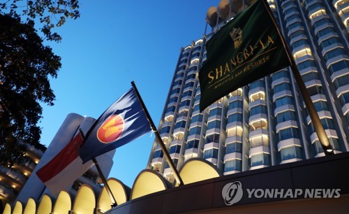 싱가포르 정부가 북미정상회담을 위해 10일부터 14일까지 샹그릴라 호텔 주변 지역을 '특별행사구역'으로 지정한다고 밝힌 4일 밤 샹그릴라 호텔 모습. [연합뉴스자료사진]