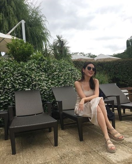 <p>On Sunday, Son Ye-jin posted several photos with atmosphere that seems to be sitting on the chair with sunglasses on his own instagram.</p><p>Son Ye-jin has appeared in the JTBC Gumdorama Often bought rice and beautiful older sister.</p><p>Son Ye-jin has also recently expanded the entertainment with the movie I will see you.</p>