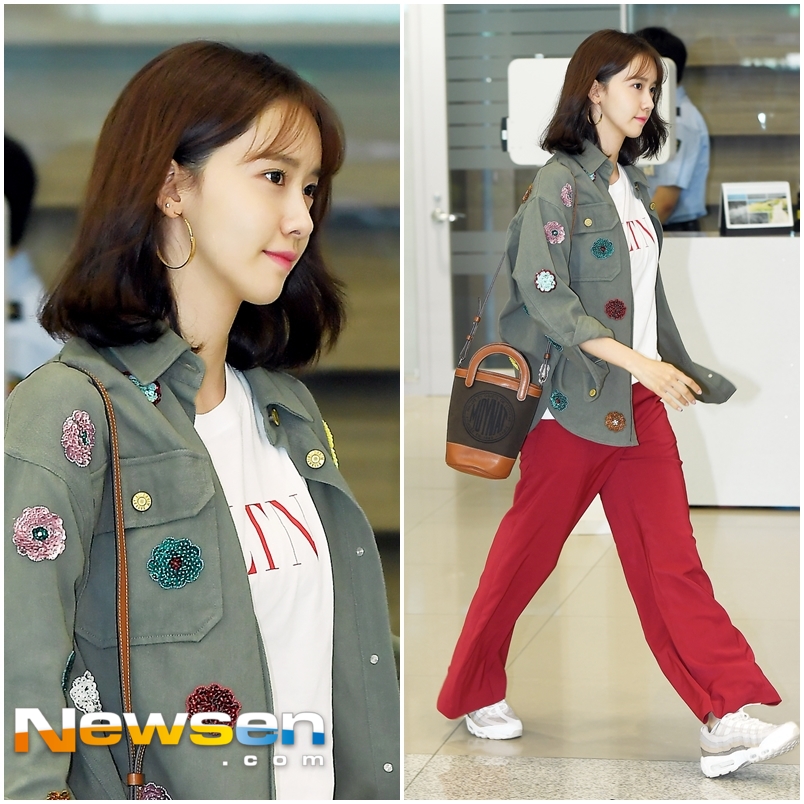 Girls Generation (SNSD) arrived at Incheon International Airports 2nd Passenger Terminal on the afternoon of June 5 after filming a Reality program at France Paris.Girls Generation Im Yoon-ah is leaving the arrival hall on the day.Five Girls Generation (Taeyeon Im Yoon-ah Sunny Yuri Hyoyeon), who signed a contract with SM Entertainment, took to filming a new reality Girl Forest (Gase) with the concept of members vacations at France Paris.Jung Yu-jin
