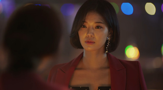 Actor Im Se-mi blackened in The Moment to Stop: About Time, giving the Drama a chewy tension.In TVNs new monthly Drama, The Moment to Stop: About Time, which airs on June 5, Im Se-mi began to move in earnest after seeing the situation where Lee Sang-yoon and Lee Sung-kyung lived in a house and stayed together 24 hours a day, despite warnings.In this weeks broadcast, Subong (Im Se-mi) was offended by the gifts he gave Mika (Lee Sung-kyung). Then Doha (Lee Sang-yoon) heard that he was canceling his marriage and said, I can give you a subong, I can endure it, Im the only one on Earth.I like her and just keep going, and I will be okay in time. She pretended to be cool, but she expressed her sadness to those who looked hurt inwardly.Nevertheless, Subong, who could not stay still any longer after seeing Doha and Mika who were attached all day, went to Dobin (Min Sung-wook), Chiang (Woo Hyo-kwang), and Jae-yu (Kim Dong-joon) to start making troubles for Doha.And, to Mika, Dont be a cheap guy rolling around everywhere, get out of the house right now.If you went to a mans house that you had just met and stuck like a purposeful woman, should you be prepared to do this? Unlike the one that laughed and warned, I caught my eye with a blackened look.The viewers who watched the broadcast said, Imsemi was blacked out properly! Time is completely pure!, Every time I warn you,It was a big hit, and Imsemi is blackening and announces the start of a full-fledged heart-chicket triangle relationship. hwang hye-jin