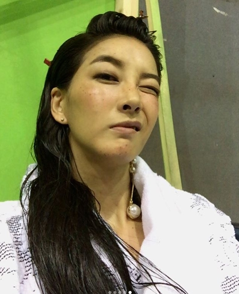 ' Believer ' Jin Seo-yeon Behind Selfie Reveals, Aura Feels Photo