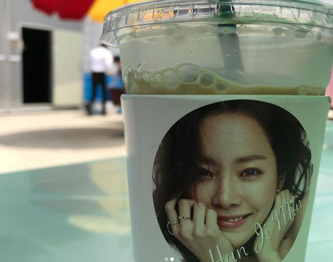 Actor Han Ji-min once again presented Coffee or Tea to the drama Suits filming scene while reading a memorial service at the Memorial Day Memorial Ceremony.Chae Jung-an wrote on her SNS on the 6th, Remembrance Day. Ji Min reads a memorial tribute. Were on the show. Suits. Thank you. Ill eat Samgyetang.Staff members also posted a lot of photos and articles. In the photo, Park Hyung-sik and Chae Jung-an stand side by side in front of Coffee or Tea sent by Han Ji-min.Especially Han Ji-min said through the banner, My sister, Im sorry Im late.Suits actors and staff members are attracted by sending a message of murderous heat, coffee and fighting. Earlier, Han Ji-min sent a snack car to the set for his best friend Chae Jung-an before the first broadcast of Suits.Here again, he showed off his sticky friendship by sending Coffee or Tea.Han Ji-min also read a memorial service at the 63rd Memorial Day memorial service.He attends the memorial ceremony, but he adds a warm heart to Chae Jung-an and Park Hyung-sik.Meanwhile, Suits is a drama depicting the legendary lawyer of the best law firm in Korea and the bromance of a fake new lawyer with genius memory.Beyond the middle, Suits is attracting viewers with increasingly chewy and interesting stories.Chae Jung-an SNS