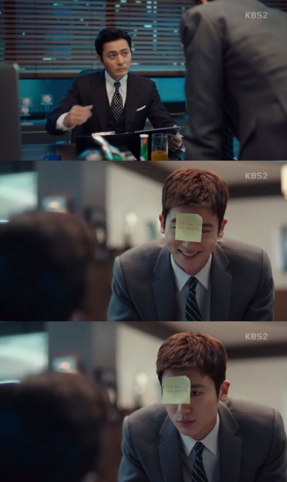 In the KBS 2TV drama Suits (playplayplay by Kim Jung-min and director Kim Jin-woo, and production monster union entertainment picture) broadcast on the 6th, a scene in which Ko Yeon-woo (Park Hyung-sik) wants to be recognized by Miniforce Seok (Jang Dong-gun).On the day of the show, Miniforce found out that there was a problem with the Toyota accident that he had in charge of in the past.But none of the defense teams had received any related data at the time.So, Ko Yeon-woo has known who was the first author of the material. Nevertheless, Miniforce did not respond much.So, Ko said, I think youre jealous of my head. Miniforce said, Do not pretend to be a good person. It does not fit you.I will have to admit my head in the end, said Ko Yeon-woo, because here is the address of Han Yu-seok (the author of the data), and attached a post-it with the address on his forehead.When Miniforce tried to take his teeth off, Ko Yeon-woo said, Ugh. When Ko Yeon-woo said, Is it me? Miniforce replied, Are you crazy?