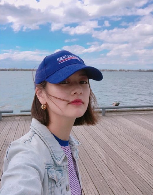 Actor Jung So-min thrilled men with the atmosphere of Hello, My Dolly Girlfriend.Jung So-min posted a picture on his instagram on the 6th with an article entitled Nostalgic Canada.Jung So-min in the public photo is making a casual feeling by matching a cap cap cap with a blue jacket and a striped shirt.Especially, it looks at the camera with the easy eye-catching and attracts eye-catching.On the other hand, Jung So-min is reviewing his next work after TVN drama This is the first time this life.