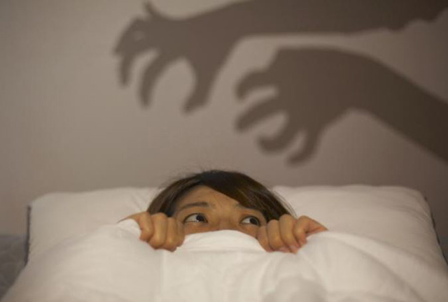 렘수면 단계에서 마비된 근육이 제때 되돌아오지 않으면 가위눌림을 경험할 수 있다./사진=헬스조선DB