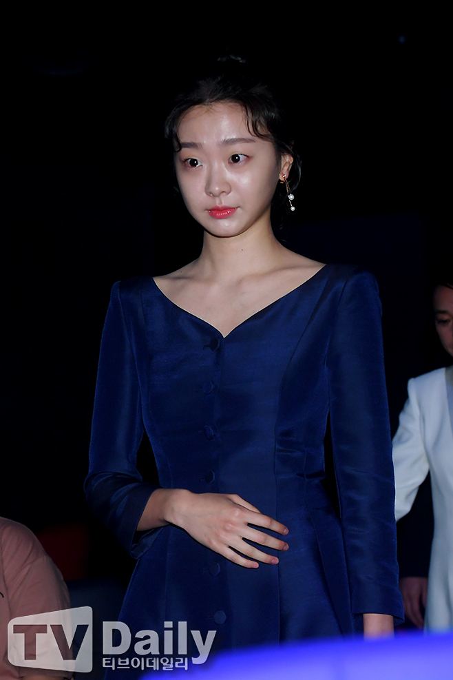 The film witch (director Park, Hoon Jung and production film company Kimwol) was held at CGV Apgujeong branch in Sinsa-dong, Gangnam-gu, Seoul on the 8th.Actor Kim Da-mi, who attended the production briefing session on the day, is entering.Witch will be released on the 27th as a mystery action that depicts the story of a mysterious person appearing in front of a high school student who has lost all his memories after escaping alone at the time of a mysterious accident in which many people died in the facility.witch production briefing session