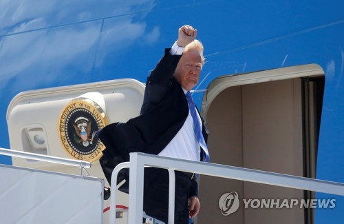 싱가포르로 향하는 트럼프 대통령 [로이터=연합뉴스]