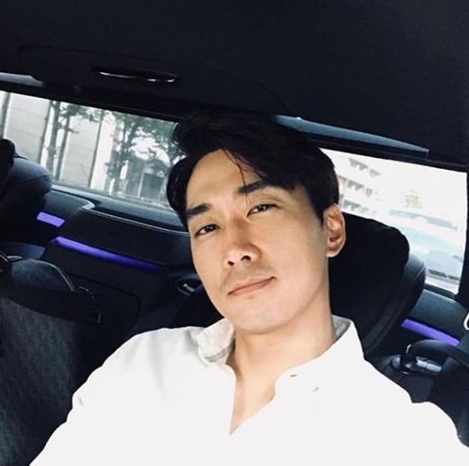 Actor Song Seung-heon has been in the mood for a long time.Song Seung-heon posted a selfie photo taken in his car on his instagram on the 11th.Song Seung-heon will star alongside Jung Su-jeong (Christal) and Lee Si-eon in the cable channel OCNs new original drama The Player.The Player (directed by Shin Jae-hyung, director Ko Jae-hyun) draws a lively revenge of players with outstanding talents in each field, including genius crooks, the best hackers of the characters, natural drivers, and natural fighters.The Player will be broadcast for the second half of this year following Voice 2.