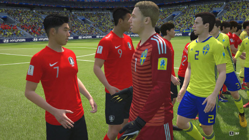온라인게임 ‘피파온라인4’에서 한국대표팀과 스웨덴 대표팀이 인사를 나누고 있다.