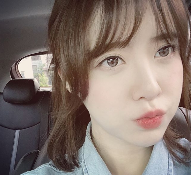 Actor Ku Hye-sun revealed beautiful looks while he was no different from his days.Ku Hye-sun posted a picture on his instagram on June 14 with an article entitled Among new cars and selfies, my grandfather next door picked up lettuce and congratulated me.In the photo, Ku Hye-sun has lettuce on her chest, with large eyes and transparent skin reminiscent of Ku Hye-suns beautiful looks.Beautiful looks catch the eye during Ku Hye-sun, which overshadows the age of 35delay stock