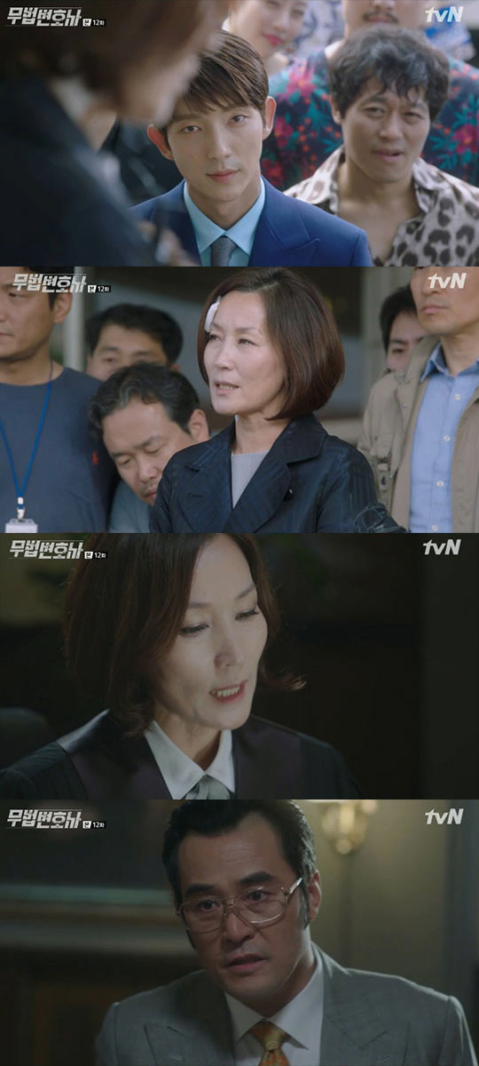 Lawless Lawyer Seo Ye-ji knew Baek Ju-hee was his mother, but it was too late.Seo Ye-ji broke up with Lee Joon-gi, who hid this fact; the owner of the Lee Joon-gi Notebook was Lee Hye-Yeong.On the 17th, TVN Lawless Lawyer was broadcast when Ha Jae-yi realized that the identity of Baek Ju-hee was his mother.Bong Sang-pil (Lee Joon-gi) realized that he was Lee Yong by Cha Moon-sook from beginning to end.On this day, Cha Moon-sook directed a movie-like impression of the father of the death row who committed the soju disease, saying, I do not want punishment.My sentence is valid, but I count the hearts of my parents who have to lose their reason in front of the child who was sentenced to death, said Cha Moon-sook in front of the terrorist.I do not want punishment, he added, leading to the cheers of everyone who watched.I was deliberately hit by a shochu bottle, said Cha Moon-sook, who said, The judges case was buried 18 years ago.I have already announced my position, he said, leaving the police station.Cha Moon-sook also made a landing of Tosagupin toward An-oh-ju (Choi Min-soo), which put the Golden City project on hold by moving the Ministry of Construction and Transportation.An angry An-ju said, I have put it in a mouth, so I will wash my mouth.Cha Moon-sook said, Is not it a promise to devote everything to the establishment? And Ko In-doo hit the cheek of An-oh and laughed, What is my pain, communication?An Oh-ju declared a full-scale war, saying, I will do what I see.After declaring to his subordinates, Lets go in the old way, Bong Sang-pil kidnapped Seokgwan-dong (Choi Dae-hoon), secretary of An-ohju, securing the video of the teacher of the murder case of Choi Dae-woong (guided), and obtained a recording of confessing to the whole story.Bong Sang-pil then went to An-ohjus office and teased him by telling him the news, and also warned Nam Soon-ja (Yong Hye-ran) who was there.An Oju threatened with a pistol in Bong Sang-pil, but Bong Sang-pil did not give in.Cha Moon-suk laughed at the fall of An-oh, saying, The mad dog should shoot before he bites and make him move. An-oh took a hand with Nam Soon-ja and prepared for a counterattack.Ha Jae-yi ate shrimp and allergized while lunching with Noh Hyun-joo. Noh Hyun-joo asked him to call an ambulance, saying, Is there a shrimp allergic?Ha Jae-yi, who breathed, realized why Roh Hyun-joo called himself Mama. Ha Jae-yi called Noh Hyun-joo and said, No one knows Im allergic to shrimp.However, Roh Hyun-joo was kidnapped somewhere after he was caught by Cha Moon-sook. Roh Hyun-joo sacrificed himself to clean up Nam Soon-ja by Cha Moon-sook under discussion with Bong Sang-pil.Ha Jae-yi told Bong Sang-pil, How can you hide it, even to me? And went into the sister of Cha Moon-sook.But Cha said, What if I find your mother here? Your mother disappeared 18 years ago. Family makes a fool of you, like you and your mother.Thats why I dont make a family anymore. I can not take it away for a lifetime. Ha Jae-yi turned to Bong Sang-pil, saying, Did my mother Lee Yong in revenge, I can not believe it now.Bong realized that the person who sent his notebook to him was Cha Mun-suk, who helped her through the process of opening an office and proceeding with revenge toward Cha Mun-suk from the passing of a lawyer.Bong shivered in anger.