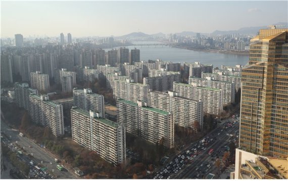 서울 한강변 잠실주공5단지 모습.