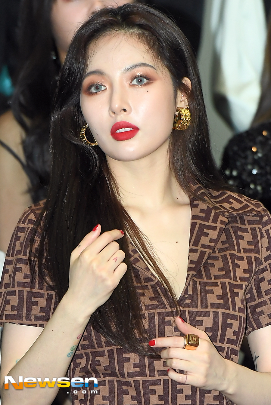 On this day, Hyuna attended.At the 2018 UNITED CUBE -ONE- (United Cube One), which will be held in five years following the UNITED CUBE -CUBE PARTY- held in 2013, Hyo Kwon, Jo Kwon, and Bee Tubi (Seo Eunkwang Lee Minhyuk Lee Changseop Im Hyun-sik Pniel Chung Il-hoon), CEL She has appeared as a woman (Oh Seung-hee, Choi Yoo-jin, Jang Seung-yeon, Jang Ye-eun Elki Kwon Eunbin), Pentagon (Jinho Hui Hongseok, Shin Won Yan Yuto Kino Woosuk), Yoo Sun-ho, and (Women) children (Unknown Minni Sujin Soyeon Ugi Shoe), and completed the strongest lineup.Jung Yu-jin