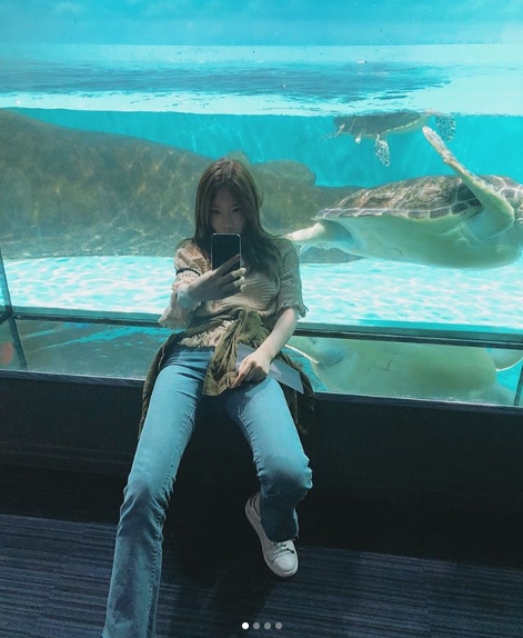 Taeyeon, who is about to make a comeback, has revealed his relaxed daily life.Taeyeon released several photos taken at the aquarium on his instagram on June 16. Fans attention was focused on Taeyeons innocent daily life.The netizens are responding to the Comments, I want to go to play with you and I am beautiful with my debut.pear hyo-ju