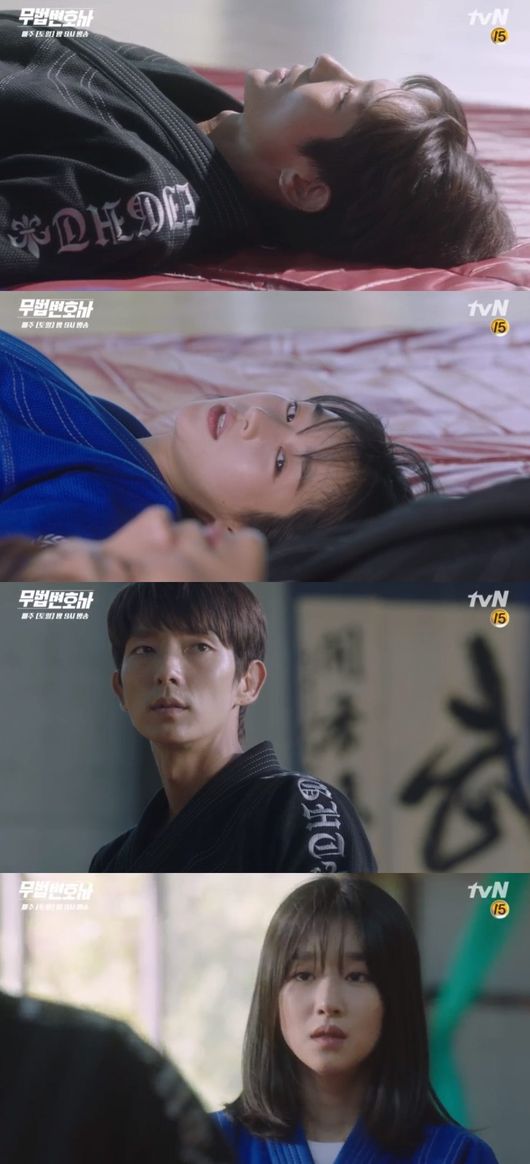 An unexpected ambush appeared in the Lawless Lawyer, which was loved by the Cyda development, due to the Baek Ju-hee, who opposed the relationship between Lee Joon-gi and Seo Ye-ji.In the 11th episode of TVNs Saturday drama Lawless Lawyer broadcast on the 16th, Noh Hyun-joo (Baek Ju-hee) was portrayed asking Bong Sang-pil (Lee Joon-gi) to part with Seo Ye-ji.On this day, Bong Sang-pil proved his innocence and regained his freedom thanks to Ha Jae-yi, who held hands with An Oh-ju (Choi Min-soo) to save himself.In particular, during this process, An Oju confessed that the perpetrator who murdered Choi Dae-woong (the guide), was his bodyguard, and shed tears of the crocodile, angering Bong Sang-pil once again.Here, Ahn gradually prepared to betray Cha Moon-sook (Lee Hye-young).He made his position solid with false tears, and he explained to Cha Moon-sook that he was an act of loyalty by showing a picture of the murder scene 18 years ago.However, he began to communicate with Nam Soon-ja (Yong Hye-ran).In the meantime, Bong Sang-pil suspected Roh Hyun-joo, who is telling Ha Jae-yi every move of Cha Moon-sook.In the end, Bong Sang-pil confronted Roh Hyun-joo and found out that his identity was Ha Jae-yis mother and a benefactor who saved his past. However, Roh Hyun-joo worried about Ha Jae-yis well-being and asked Bong Sang-pil to break up.On this day, Lawless Lawyer attracted attention by putting unexpected illness of Noh Hyun-joo in the speed love line of Bong Sang-pil and Ha Jae-yi.Noh Hyun-joo is a person who regards Bong Sang-pil as a benefactor, so his power is great.Moreover, Bong Sang-pil also knows that Ha Jae-yi was in a dangerous situation, such as holding hands with An-oh to save himself, so he is more likely to release Ha Jae-yis hand for the time being.Many people are hoping that Bong Sang Pil and Ha Jae Lee will overcome these Danger as soon as possible.The main purpose of the two is revenge, not romance, so they support systematic and exciting revenge for Ahn Joo and Cha Moon Sook rather than emotional consumption of love line.I hope that Bong Sang-pil and Ha Jae-yi, who met Danger on the contrary of Noh Hyun-joo, will not drag on the sweet potato story that is not like Lawless Lawyer for a long time.Lawless Lawyer broadcast screen capture