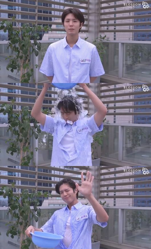 Actor Park Bo-gum has had a good influence: after his recent involvement in the Ice Bucket Challenge Lindsey Vonn, the fan club also performed well on his birthday.Park Bo-gum posted a picture on his SNS on the 16th with the article Thank you all for celebrating my birthday! Bless you!In the photo released, Park Bo-gum looks at the cake, which reads, Happy Birthday, just walk the flower path. Park Bo-gums more handsome appearance catches the eye.Especially fans chose a warm celebration as much as Park Bo-gums appearance for Park Bo-gums birthday.Park Bo-gum recently participated in the Ice bucket challenge Lindsey Vonn and collected topics.Park Bo-gums fandom celebrated the birthday date of June 16, and sponsored each other to relay each other and deliver 6160 won or a donation to the multiple.The Korea Leukemia Childrens Foundation said on the 16th that it has been celebrating Park Bo-gums birthday in Park Bo-gums fan club Bogem Welfare Department, People Walking with Park Bo-gum and Flower of June.The Guys Welfare Department donated 2,018,616 won to celebrate Park Bo-gums twenty-sixth birthday.The Ministry of Health and Welfare provided 6.16 million won for the treatment of two children with childhood cancer last year.People walking with Park Bo-gum also delivered a donation of 930,616 won, symbolizing the date of birth of Park Bo-gum on the same day.Flower of June also celebrated the birthday of Park Bo-gum with a donation.The Korea Leukemia Childrens Foundation issued a Donation certificate in the name of Park Bo-gum on June 16, the anniversary day.In addition, Jeans Sean also reported on the Donation of Park Bo-gums fan club.Sean announced on his SNS that Park Bo-gum donated 6.16 million won to the Hope Foundation for the Ice Bucket Challenge Lindsey Vonn Lou Gehrig Hospital for the purpose of celebrating his birthday on June 16th.Sean said, Thank you to Park Bo-gum fans who participated in Ice bucketLindsey Vonn, gave interest to the Seung Il Hee Man Foundation, and donated them to build Lou Gehrig Hospital in various ways.Sean said, 6160 won has been Donated to the Foundation.The badge that became the so-called Park Bo-gum badge worn by Park Bo-gum has become Jingle All the Way several times.I think I can get closer to the miracle because of the wonderful actors and wonderful fans. Park Bo-gum, who has shown such a good influence, applauds the love of fans who have made a special birthday more than any other star.Meanwhile, the 2018 Ice Bucket Challenge, which started on May 29th in Sean, is a campaign to raise interest in patients with Lou Gehrigs disease and to raise money for the construction of the Lou Gehrig Hospital.park bo-gum SNS