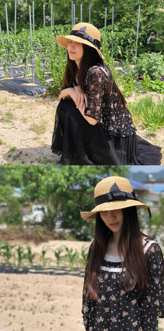 Actor Park Ha-sun has shared his current status in the countryside.On the 18th, Park Ha-sun posted a picture on his instagram with an article entitled Its growing well in the city for a long time, and Gangwon Province is hot.The photo released shows Park Ha-sun sitting in a country garden.Park Ha-sun, who added a pure charm with long hair and one piece, caught his eye with a happy look that felt the garden.Meanwhile, Park Ha-sun married actor Ryu Soo-young in January 2017 and got a daughter in August of the same year.