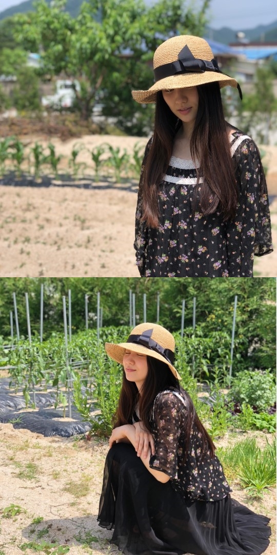 Park Ha-sun posted two photos on his 18th day with his article Its been a long time, # Going to the city. Is it hot in Gangwon Province? # Garden # Sunlight.In the open photo, Park Ha-sun is squatting in the garden and enjoying the sun. He also boasts a unique pure charm and attracted Eye-catching.Meanwhile, Park Ha-sun married actor Ryu Soo-young in January last year and has a daughter.